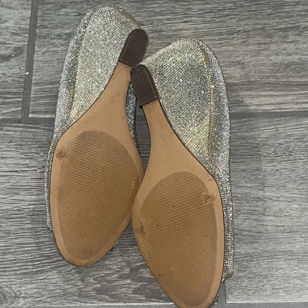 Kelly & Katie metallic wedge sz 8. Changes gold to silver